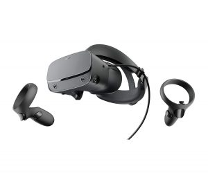 Oculus Rift S de lateral con los mandos